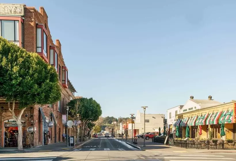 هتل Caza Fishermans Wharf