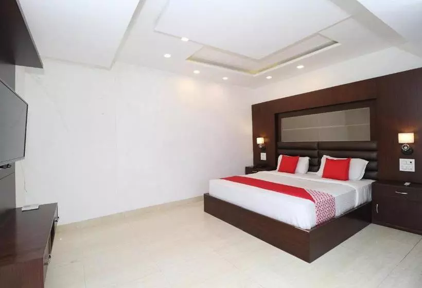 ホテル Ml Pride By Oyo Rooms