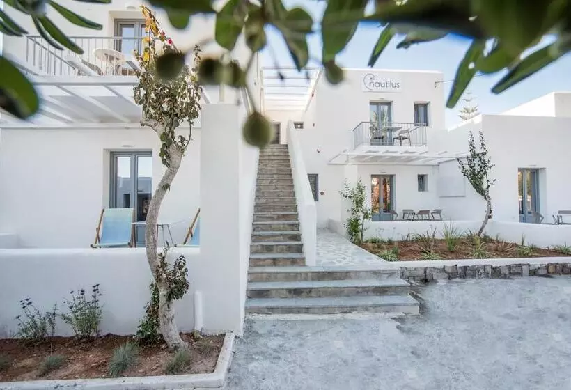 ホテル Nautilus Apartments Suites