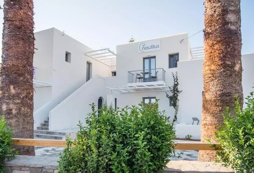 ホテル Nautilus Apartments Suites