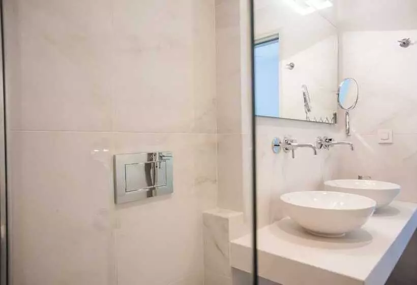 ホテル Nautilus Apartments Suites