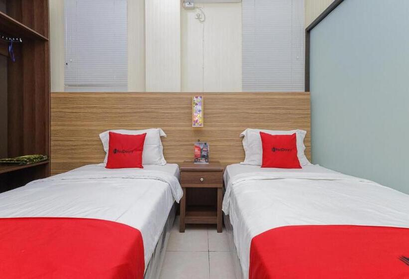 Отель Reddoorz Syariah @ Klojen Malang