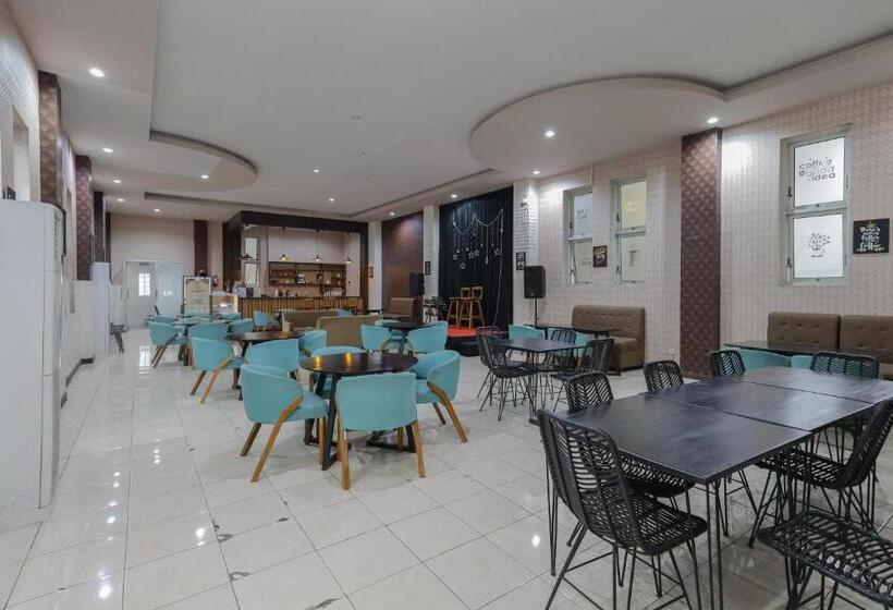 Отель Reddoorz Syariah @ Klojen Malang