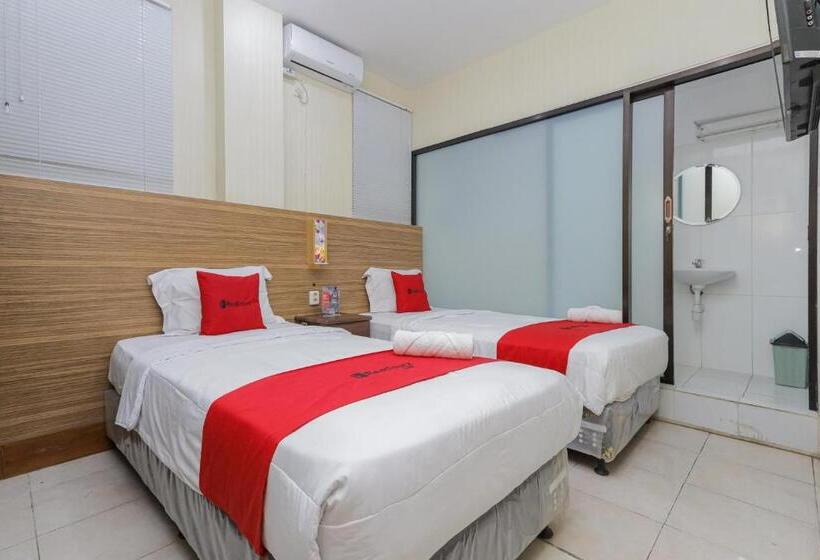 Отель Reddoorz Syariah @ Klojen Malang