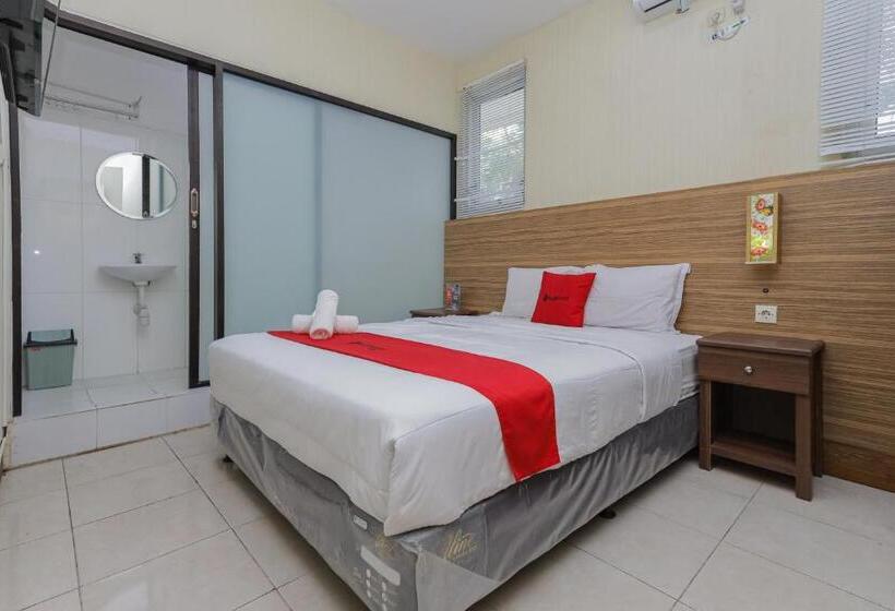 Отель Reddoorz Syariah @ Klojen Malang