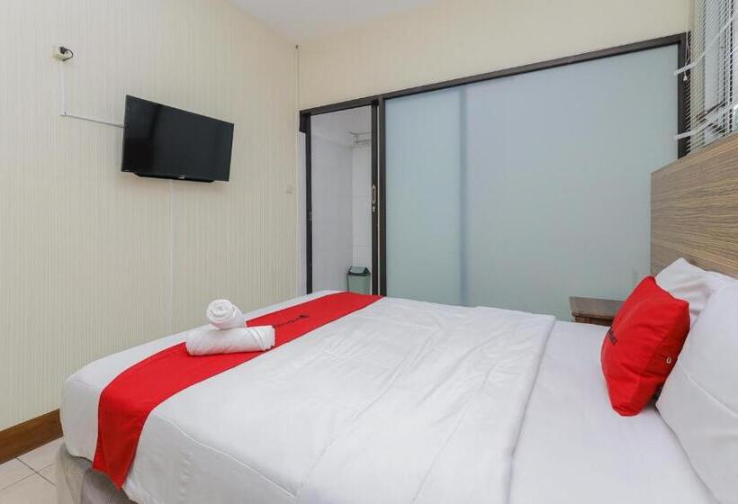 Отель Reddoorz Syariah @ Klojen Malang