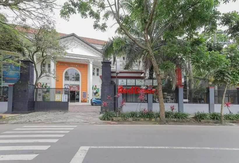 Hotelli Reddoorz Syariah @ Klojen Malang