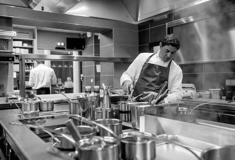 ホテル & Restaurant Sodade