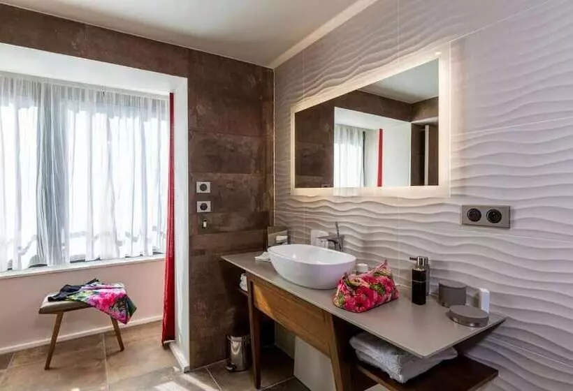 ホテル & Restaurant Sodade