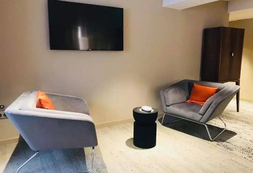 ホテル & Restaurant Sodade