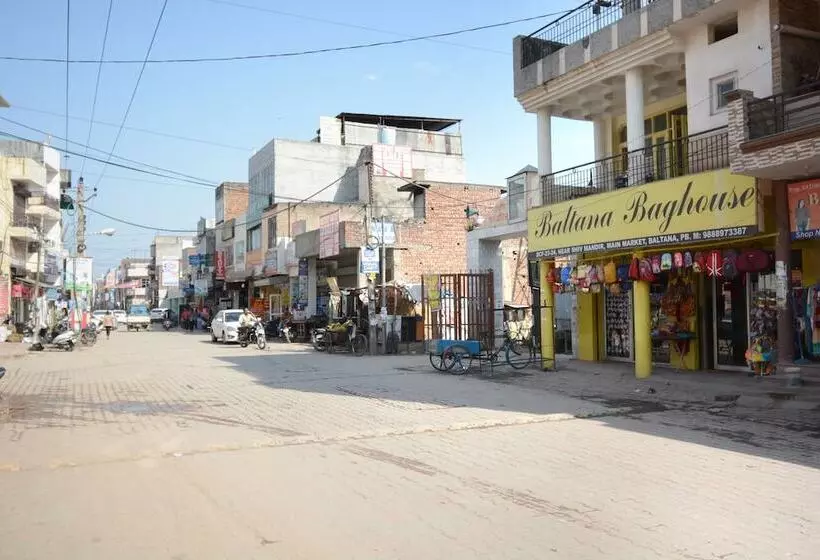 ホテル Vaishno By Oyo Rooms