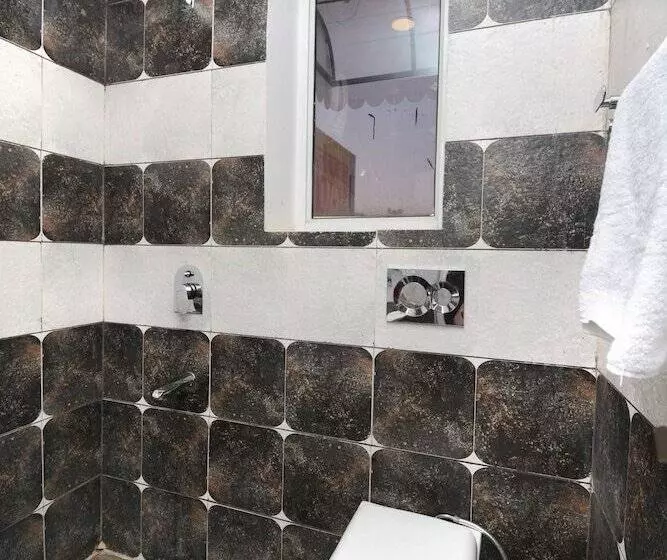 ホテル Vaishno By Oyo Rooms