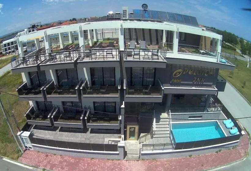 پانسیون Peloton Inn