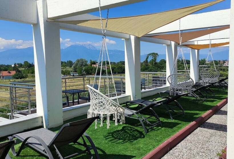 פנסיון Peloton Inn