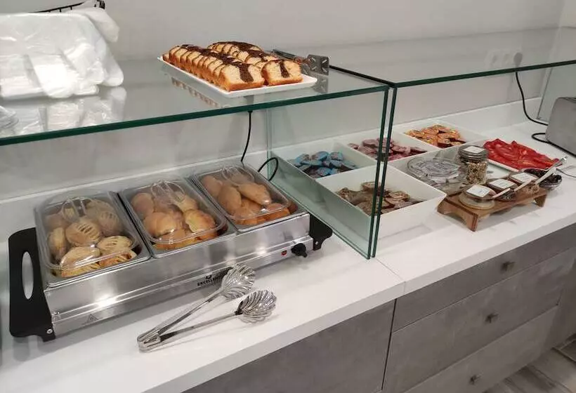 پانسیون Peloton Inn
