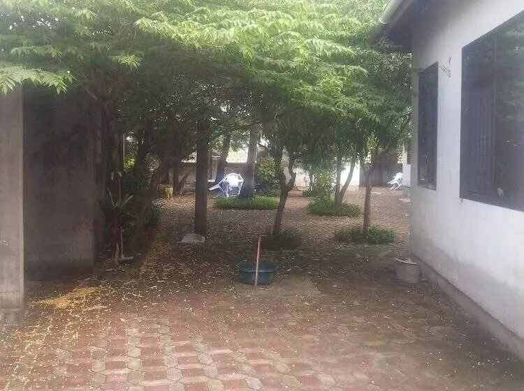 تختخواب و صبحانه Safari Oasis Bnb