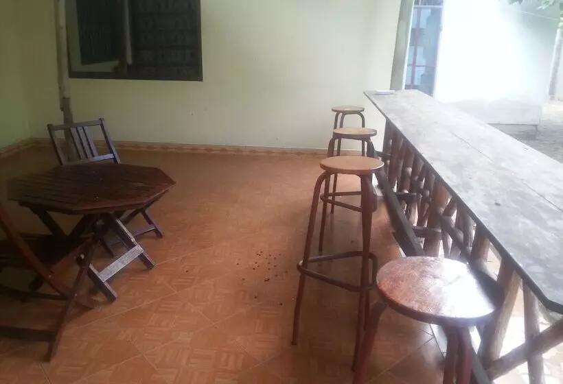 تختخواب و صبحانه Safari Oasis Bnb