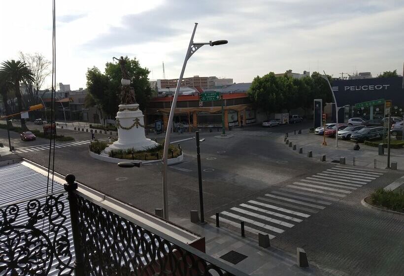 هتل Suites Sevilla