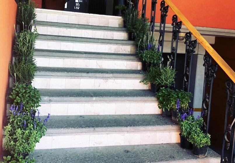 هتل Suites Sevilla