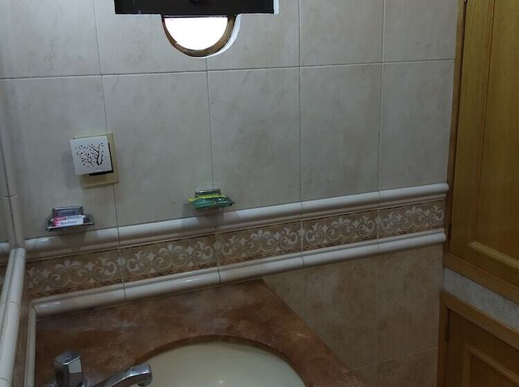 هتل Suites Sevilla