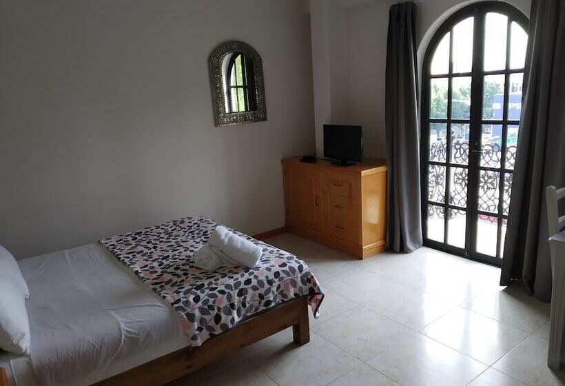 هتل Suites Sevilla