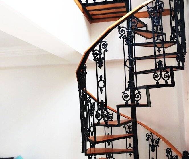 هتل Suites Sevilla