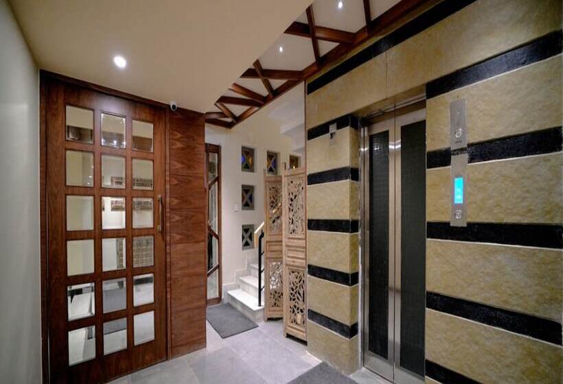 Hotel The Ramvilas A Rooftop Pichola Lake View