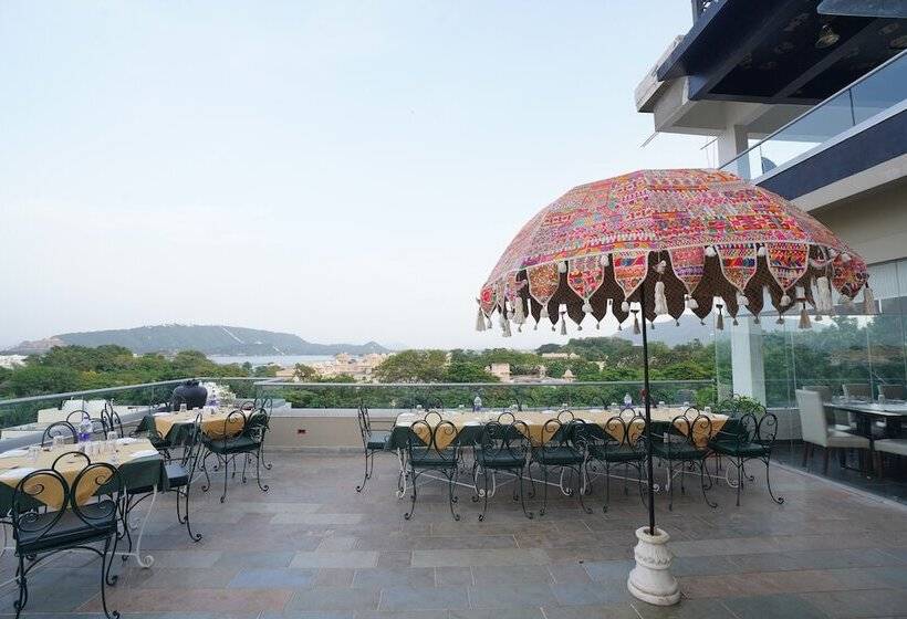 Hotel The Ramvilas A Rooftop Pichola Lake View
