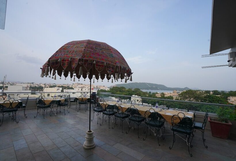 Hotel The Ramvilas A Rooftop Pichola Lake View