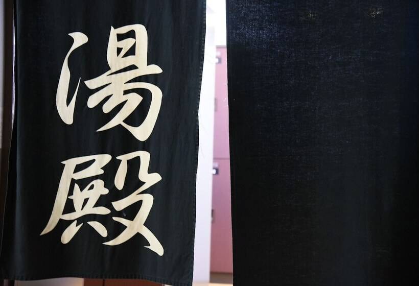 Kumamoto Capsule Hotel   Hostel, Caters To Men