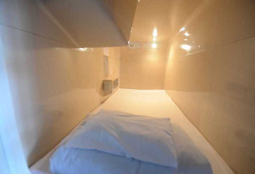 Kumamoto Capsule Hotel   Hostel, Caters To Men