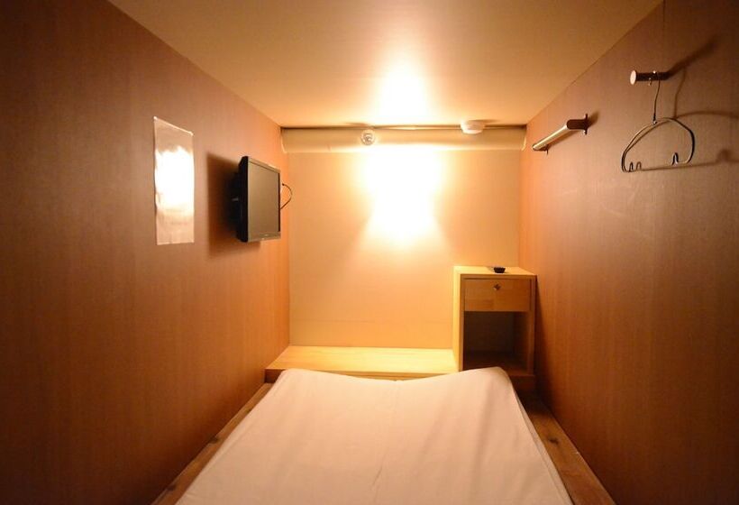 Kumamoto Capsule Hotel   Hostel, Caters To Men