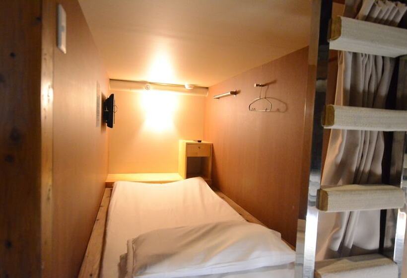 Kumamoto Capsule Hotel   Hostel, Caters To Men
