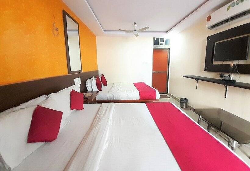 Отель Hexa Sai Residency