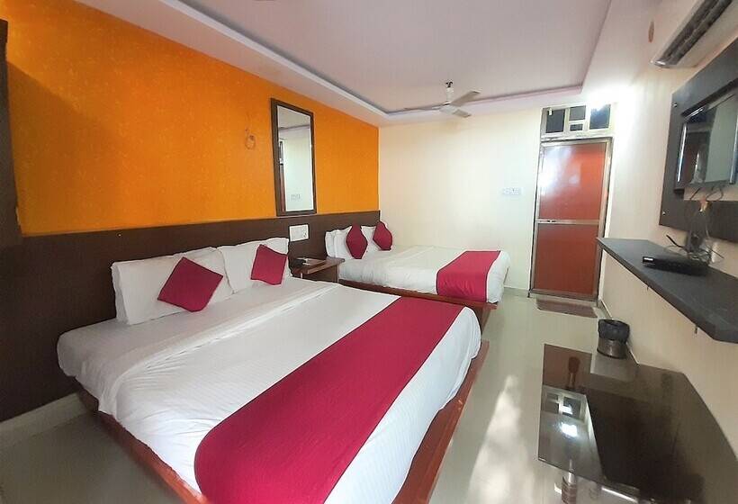 Отель Hexa Sai Residency