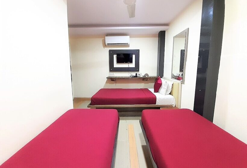 Отель Hexa Sai Residency