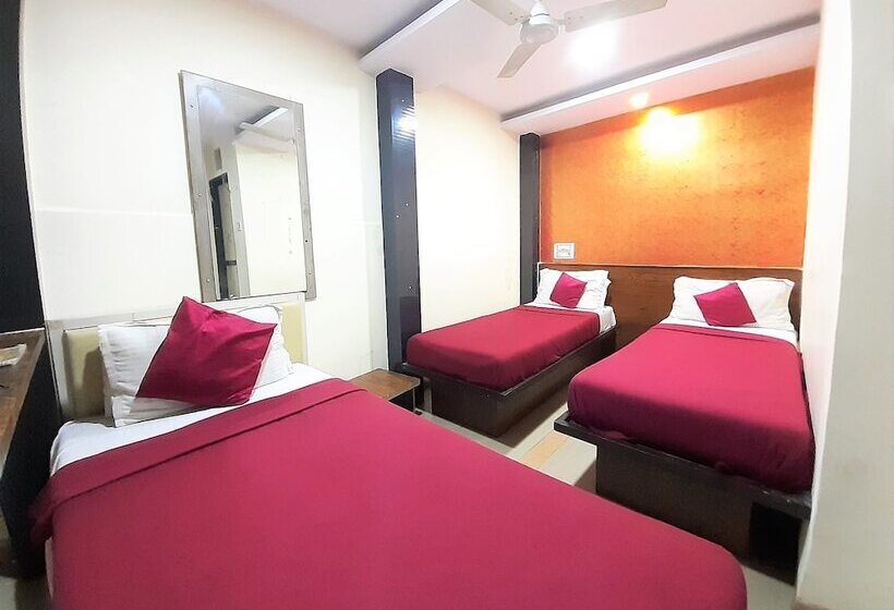 Отель Hexa Sai Residency