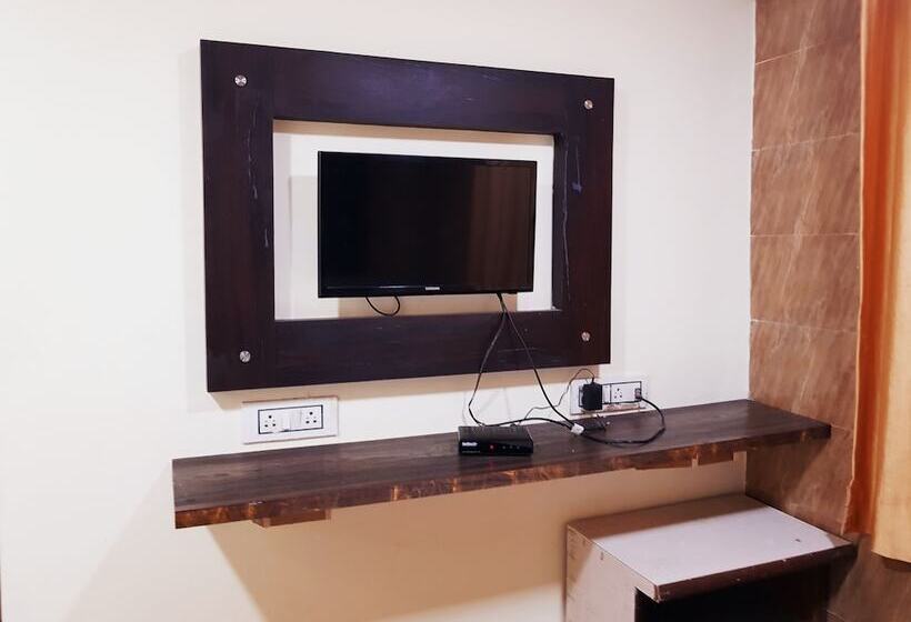 Отель Hexa Sai Residency