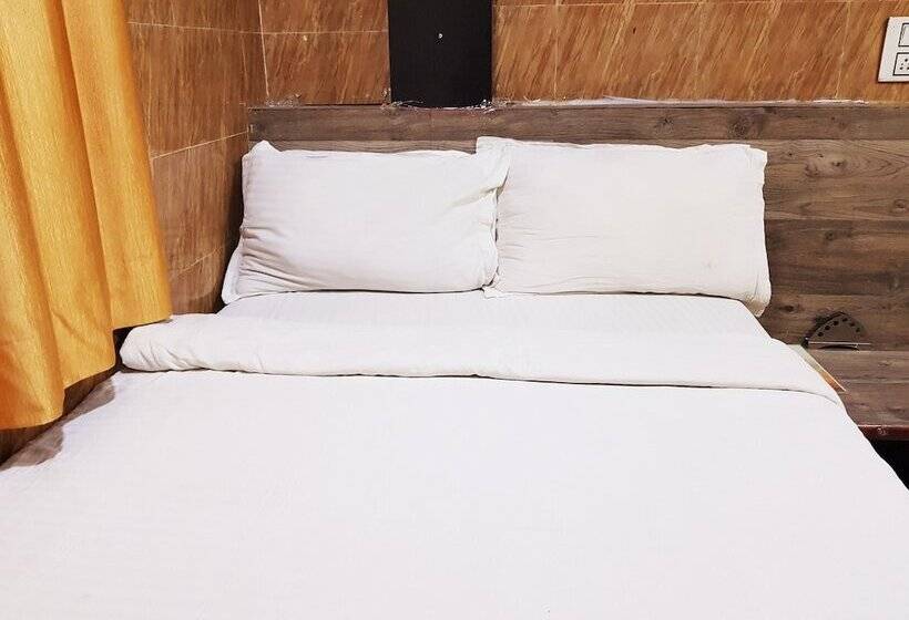 Отель Hexa Sai Residency