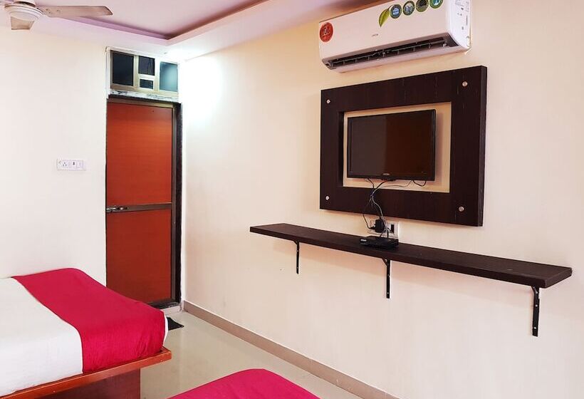 Отель Hexa Sai Residency