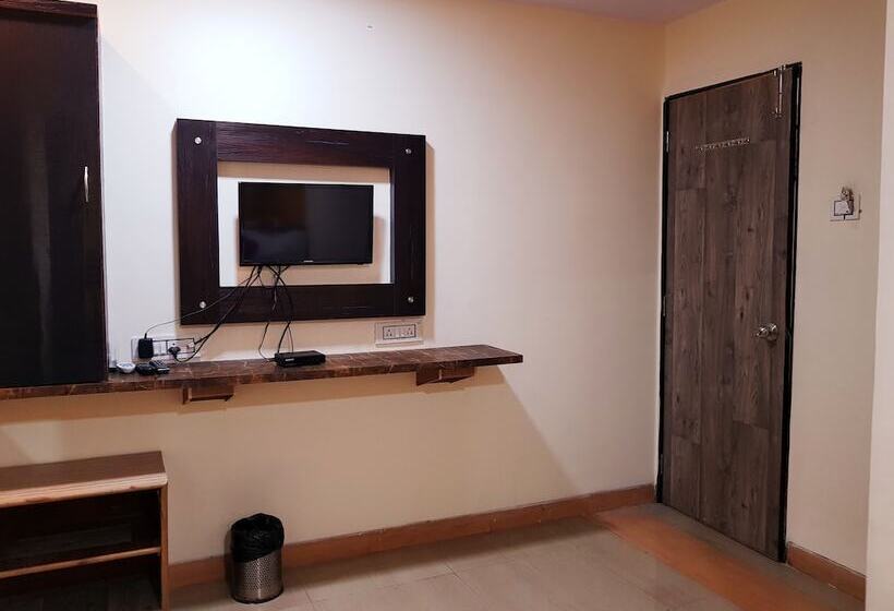 Отель Hexa Sai Residency