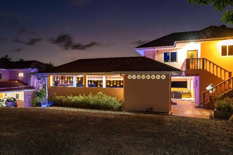 ペンション Glacis Heights Villa