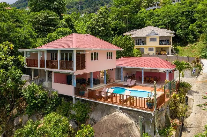 ペンション Glacis Heights Villa