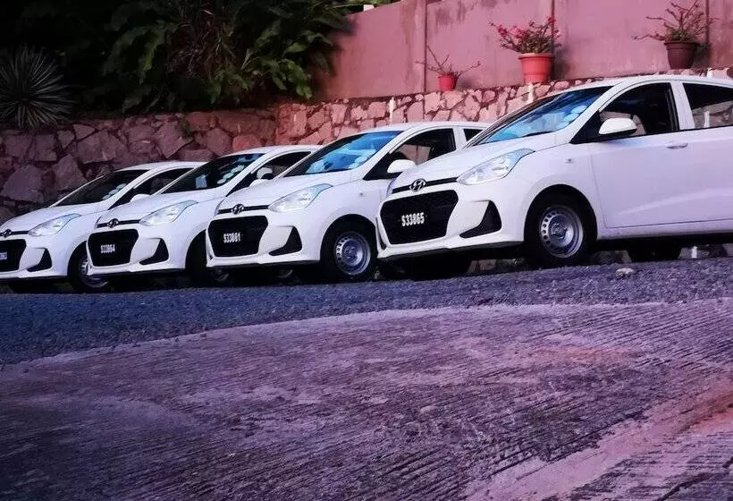 ペンション Glacis Heights Villa