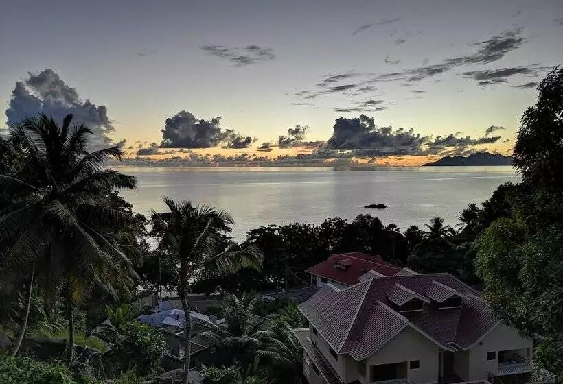 ペンション Glacis Heights Villa