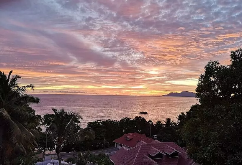 ペンション Glacis Heights Villa