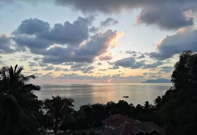 ペンション Glacis Heights Villa