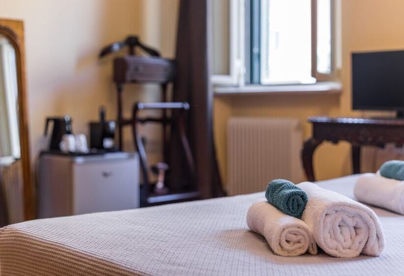 بنسيون Moraitis Mansion