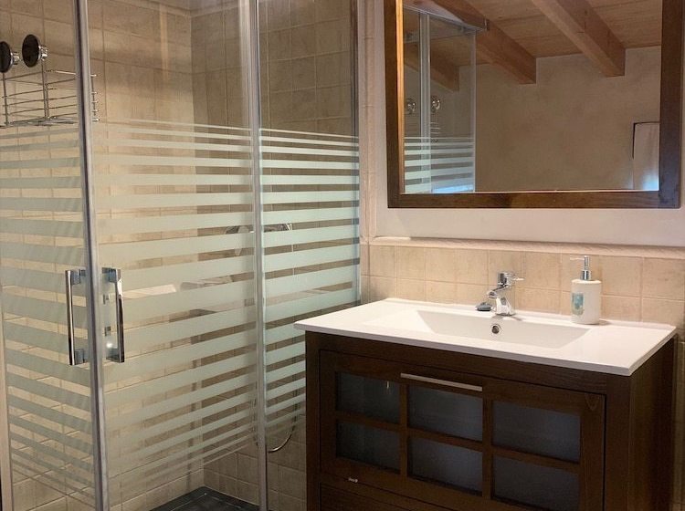 بنسيون Paraje Navazos