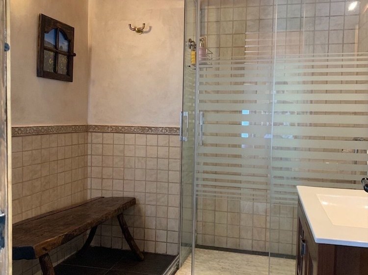 بنسيون Paraje Navazos